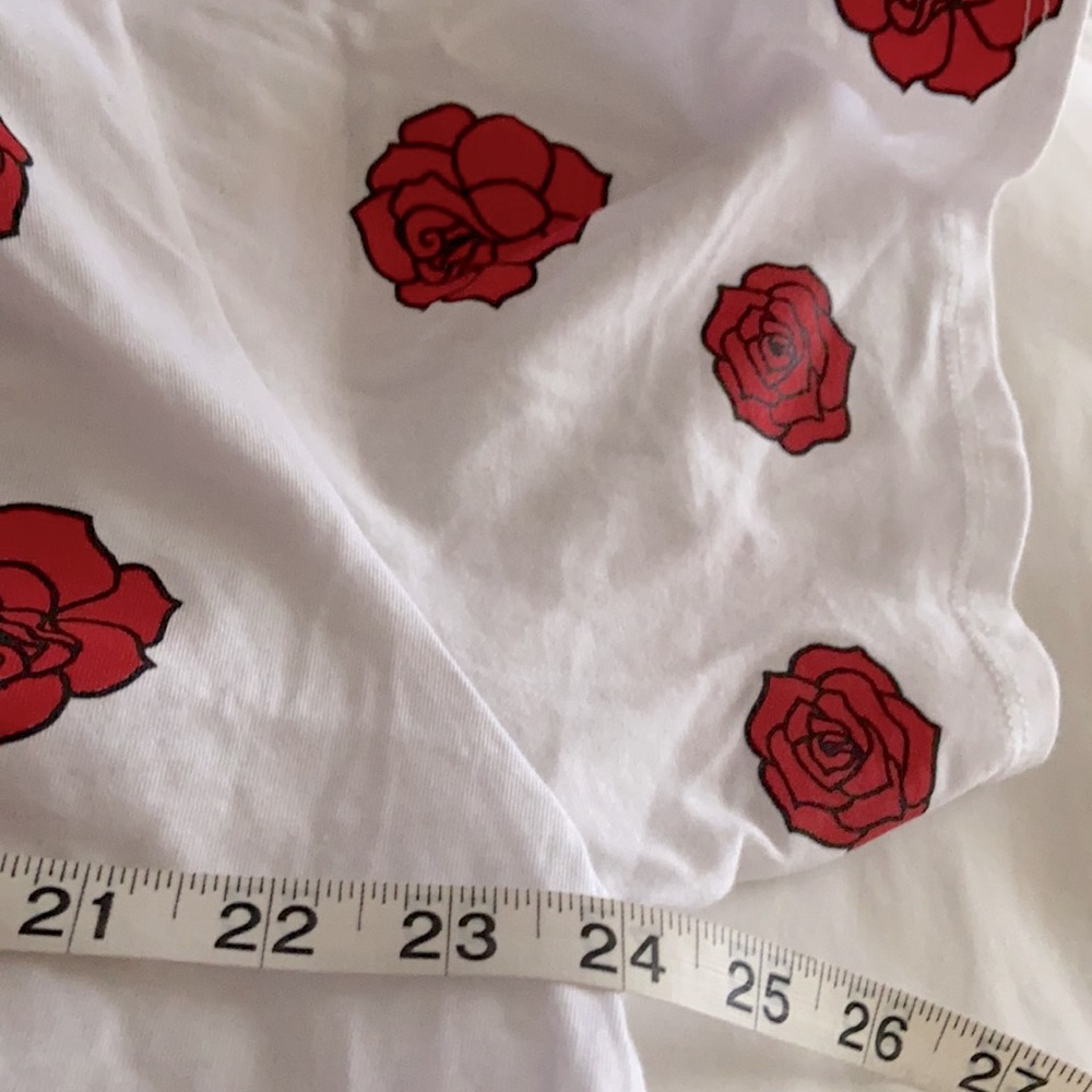 WHITE TOP RED ROSE PRINT CROP T-SHIRT RELAX FIT - Picture 7 of 8